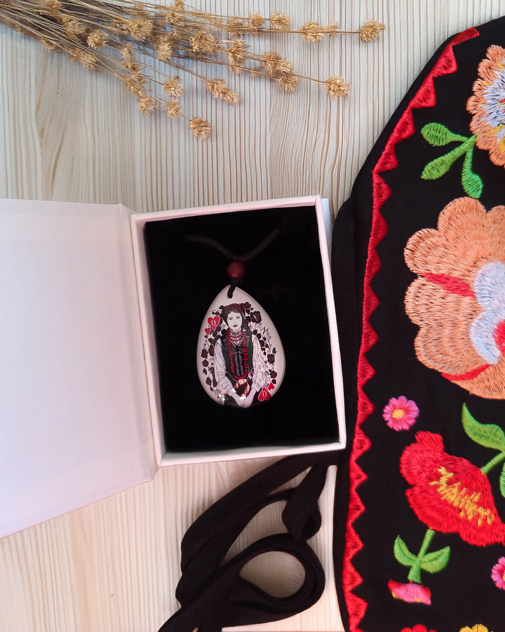 Crystal Pendant – Four Queens Collection